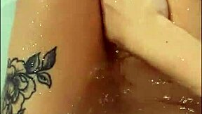 Pretty Woman Masturbates in Hot Tub