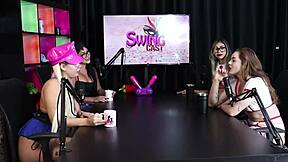 uma boa chupada e pegada importante mas o beijo decide muitas coisas e quando um professor foi ate ela beatriz sampaio mayra marcele e evelyn zain sheer red