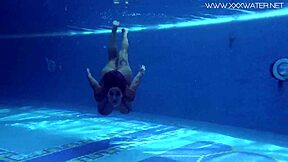 Canadian Milf Heidi Van Pleasures Herself Underwater