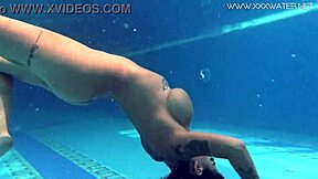 Canadian Milf Heidi Van Pleasures Herself Underwater