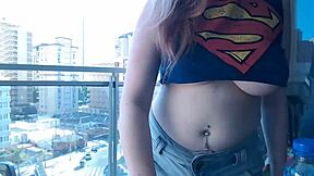 I’m Crazy About This Hot Gamer Girl Flashing On Balcony Outdoor!