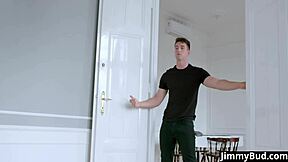 Sasha Rose Gets Rough Morning Blowjob From Muscular Bodybuilder