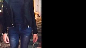 Na rua gostosa bate uma em público em live do instagram com peitos de fora buzinaram ao ver - melina bloom