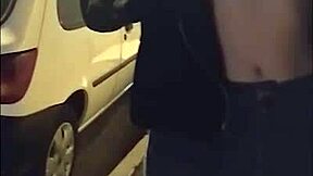 Na rua gostosa bate uma em público em live do instagram com peitos de fora buzinaram ao ver - melina bloom