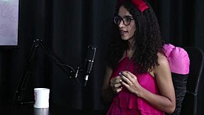 Espaguete Transsexual Sheer Red fulfills clients' fetish as dominatrix and submissive