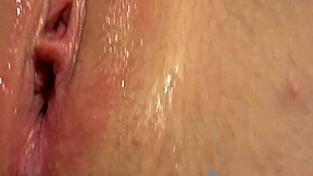 Does pretty Scarlett Hampton cream from pussy licking and blowjob?