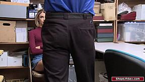 Sexy thief bangs officer to dodge the cops 😈