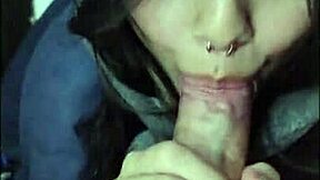 Ela não pode me ver, mas já quer chupar essa novinha submissa white moon com intensidade máxima