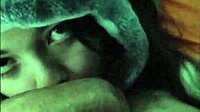 Ela não pode me ver, mas já quer chupar essa novinha submissa white moon com intensidade máxima