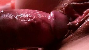 आपका नया फेटिश! यंग पसी के साथ क्लोज-अप क्रीमपाई एक्शन की क्रेविंग?