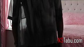 cute latina babysitter husband के away होने पर client के big black cock को handle करती है