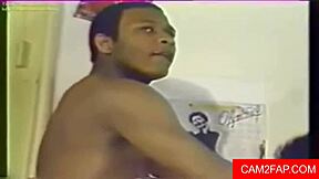 Young teen explores webcam masturbation in amateur setting