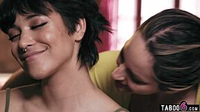 Stepdad tests Brooklyn Gray's big ass 😈