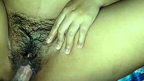 follando a mi hermanastra por apuesta de fútbol, cobrando con su coño peludo y mojado