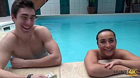 Pauvre Cocu Regarde Riche Gars Posséder Sa Petite 18+ Amie En Sexe Extérieur