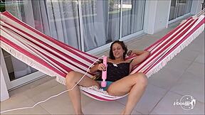 acordei safada esfregando o grilinho e molhando a calcinha com hitachi 😍