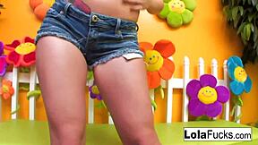 London Keyes Smoking and Giving Blowjob to Pornstar.