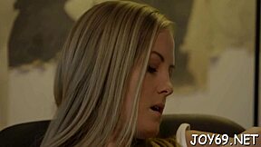 does this teen stretch her holes good?