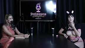 safada moans loud, shows tattoos and tits after trufas talk, then gets licked in bathroom - yummi paradise