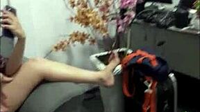 Lins se produzindo para gravar uma cena para gostosas video.