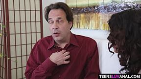 मीठी टीन 18+ सोफिया ग्रेस अपनी टाइट गांड को स्ट्रेच करवाती है