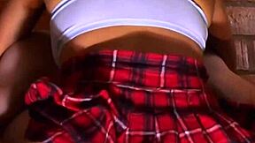 el apartamento se llenó de gemidos mientras la madre de su amiga gozaba