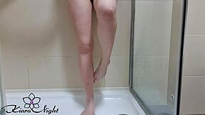 Teen Jerks Off Shaved Pussy With Water Jet In Bath