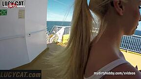 Lucy Cat's dirty summer fun 😏