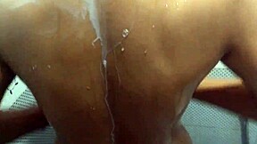 इंडियन शादीशुदा महिलाएं बाथरूम सीक्रेट्स के लिए यंग 18+ लड़के के साथ स्नीक करती हैं