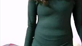 Indian teen Sarika teases fans with homemade porn 😏