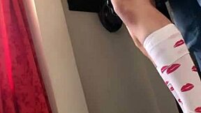 how wet does fingering make her pussy?