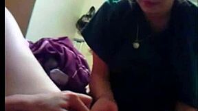 watch the amateur teen 18+ eat mature pussy