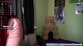 sexy youtuber dances on cam