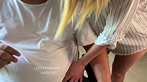 Follando Duro A Una Embarazada Mientras Su Marido Trabaja