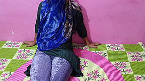 sexy desi girl sucks boyfriend's dick in classroom!