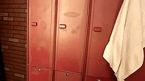 bigass teen licks pussy on couch 😍