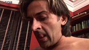 Blonde bodybuilder in threesome.