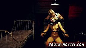 चेक ब्रूनेट 18+ युवती पहली बार मॉन्स्टर से ऐनल ट्राई करती है, उघ