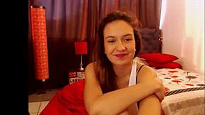 18-Jährige Kolumbianerin Stript Und Reibt Ihre Möse Vor Der Cam Cam Show Free Download