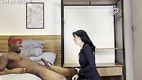 fodendo o cu da ninfetinha que ama apanhar