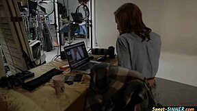 Teen beauty rocks 69 and fucks with photographer!