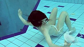 Roxalana Cheh Sexy Redhead Underwater Pussy