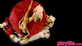 three blonde lesbians showing off their skills 😍