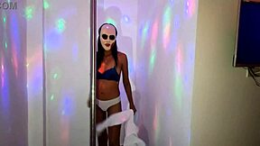 Soy Sucia Soy Caliente Soy Estudiante La Morena Realiza Un Baile Despues De Las Clases Debajo De La Falda Se Le Observa Una Bagina Prieta Y Mojada Porno Casero De Estudiantes