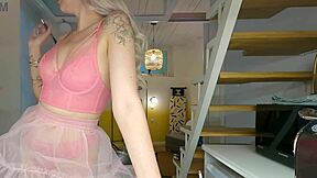 hot tattooed babe flashes in kitchen!