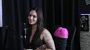 começou a ficar com casais, um enfiava o pau, outra metia a buceta, perdi virgindade com Bahala Model e DJ Rafa Loira