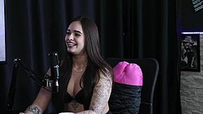 começou a ficar com casais, um enfiava o pau, outra metia a buceta, perdi virgindade com Bahala Model e DJ Rafa Loira