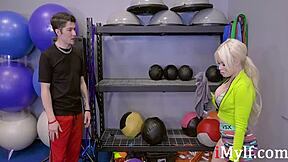 Gym Cumming For Blonde Milf Nikki Delano