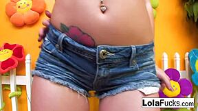 Sexy Lola Feels Intense Pleasure Masturbating Nude In Green Room