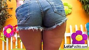 Sexy Lola Feels Intense Pleasure Masturbating Nude In Green Room